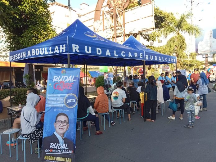FOTO: Nasdem Kota Makassar Kolaborasi Tim Rusdin Abdullah Gelar Rudal Care di Car Free Day di Bolevar, Panakukang. Ahad (16/6)