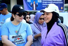 Wabendum DPP NasDem dan Legislator DPRD Sulsel Fraksi Golkar Dampingi Rudal di Car Free Day FOTO: Wakil bendahara umum DPP Partai NasDem Fatmawati Rusdi dan Andi Debby Purnama anggota fraksi partai Golkar DPRD Sulawesi Selatan. Minggu (16/6)