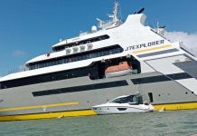 Dalih Merusak Lingkungan, Suku Kimaam dan Makleho Tolak Keberadaan PT Global Papua di Wilayahnya FOTO: Kapal bertonase besar milik PT Global Papua yang berlabuh di pulau Kimaam.