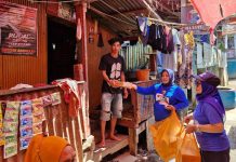 Warga Tak Punya Jamban, Rudal Beri Solusi, Isha: Dukung Program Pemkot, ‘Makassar Kota Sehat’ FOTO: Rusdin Abdullah