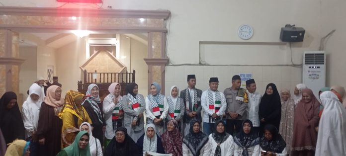 FOTO: Karang Taruna Mamajang, Brigade Muslim Indonesia dan Sahabat Muslim serta Forum Pimpinan Kecamatan (Forkompimcam) Lurah se-Kecamatan Mamajang, Ketua LPM Se kecamatan Mamajang, Penjabat RT/RW di kecamatan Mamajang dan Ibu PKK.