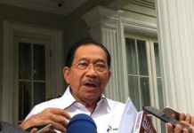 Kabar Duka: Tanri Abeng Wafat di Usia 82 Tahun FOTO: Mantan Menteri BUMN Tanri Abeng menyambangi kediaman KH Ma'ruf Amin (Foto: Sarah/Okezone)