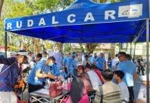Rudal Care Kembali Digelar di Car Free Day Sudirman FOTO: Rusdin Abdullah saat mengunjungi posko Rudal Care di kawasan car free day di jalan Jenderal Sudirman, Kecamatan Ujung Pandang. Ahad (23/6).