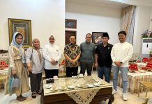 Indira Temui Waketum PPP, RTQ: Bahas Program ‘Jumat Hijau’ FOTO: Waketum PPP Amir Uskara, Danny Pomanto, Indira Yusuf Ismail dan dr. Udin saat bersilahturahmi di kediaman Amir Uskara. (Istimewa)