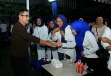 Komunitas Wanita Hebat Makassar Dukung Rusdin Abdullah di Pilwalkot Makassar FOTO: Rusdin Abdullah saat menyapa Komunitas Wanita Hebat Makassar