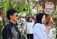 Diminati, Museum Keliling di Sanggar Seni Pendopo Aspirasi FOTO: Kadis Kebudayaan Makassar Ir. Hj.Andi Herfida Attas usai membuka Museum keliling di Sanggar Seni Pendopo Aspirasi (SSPA) Rabu pagi (26/6).