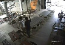 Ketua PJI di Sulsel Ancam ‘Potong Leher’ Eks Pengurus PB HMI FOTO: Tangkap layar dari CCTV saat Akbar Polo mendatangi warkop Kopizone di Jalan Bolevard, Panakkukang, Makassar.
