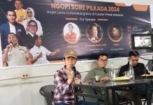 Terpotret dalam Survei, Arqam: Jangan Anggap Remeh Ahmad Susanto FOTO: Arqam Azikin narasumber dialog publik ngopi sore Pilkada 2024 oleh Komunitas Jurnalistik Politik digelar di Lapak Kopi Abangda, Jalan Hertasning Makassar. Jumat (28/6).