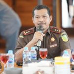 Diatas Kapal Phinisi, Kajati Sulsel Bahas Sosialiasi Nota Kesepahaman Kejaksaan RI dengan TNI FOTO: Kepala Kejaksaan Tinggi (Kajati) Sulawesi Selatan Agus Salim, S.H,M.H. (Dok. Kasipenkum Kejati Sulsel)