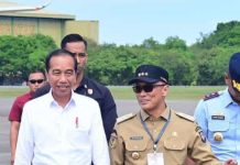Pakai Kacamata Hitam, Wasekjed DPP KNPI sebut Pj Gubernur Sulsel Tak Beretika saat Jemput Presiden FOTO: Presiden Jokowi saat dijemput Penjabat Gubernur Sulsel saat berkunjung selama dua hari di Sulawesi Selatan.