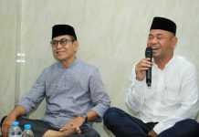 Politisi Partai NasDem, Rusdin Abdullah Temui Majelis Dzikir Arafah Babussalam Paropo FOTO: Politisi partai Nasdem yang juga calon anggota legislatif terpilih 2024, Jufri Pabe bersama Rusdin Abdullah melakukan silaturahmi dengan Majelis Dzikir Arafah Babussalam, kediaman di Rusli Popo, di Jalan Paropo, Jumat Malam (05/07/2024).