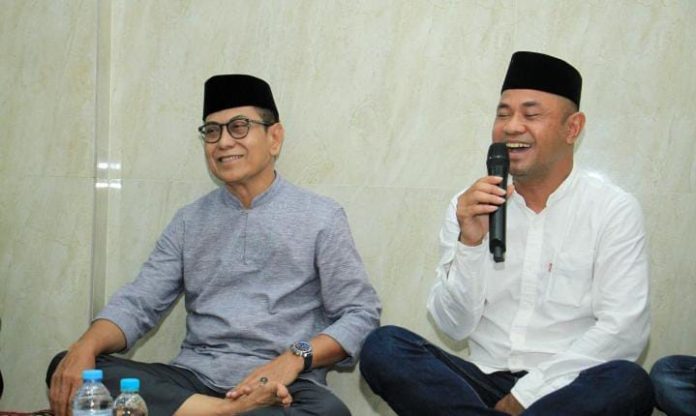 FOTO: Politisi partai Nasdem yang juga calon anggota legislatif terpilih 2024, Jufri Pabe bersama Rusdin Abdullah melakukan silaturahmi dengan Majelis Dzikir Arafah Babussalam, kediaman di Rusli Popo, di Jalan Paropo, Jumat Malam (05/07/2024).