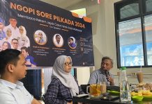 Pengamat Sebut dari Semua Bacalon, Rahman Bando Paling Objektif dan Jelas Konsep Pembangunan FOTO: Paling kanan pengamat politik dari Universitas Bosowa, Arief Wicaksono dalam diskusi bertajuk Ngopi Sore Pilkada 2024 yang digelar Komunitas Jurnalis Politik (KJP) di Lapak Kopi Abangda, Makassar, Sabtu (6/7/2024).