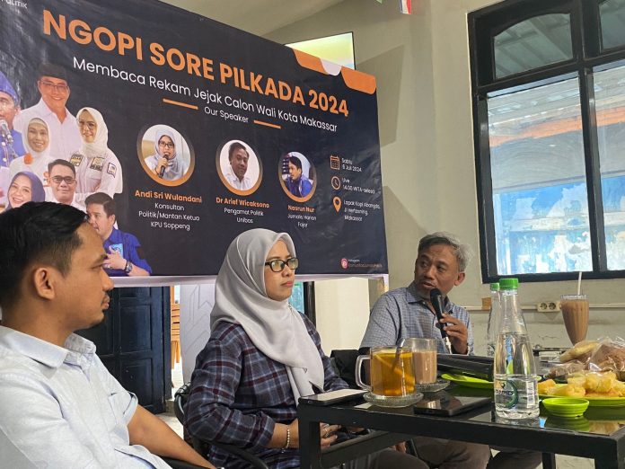 FOTO: Paling kanan pengamat politik dari Universitas Bosowa, Arief Wicaksono dalam diskusi bertajuk Ngopi Sore Pilkada 2024 yang digelar Komunitas Jurnalis Politik (KJP) di Lapak Kopi Abangda, Makassar, Sabtu (6/7/2024).