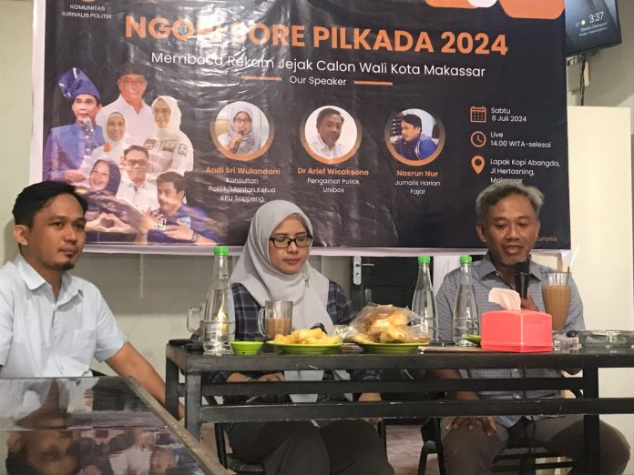 FOTO: Paling kanan pengamat politik dari Universitas Bosowa, Arief Wicaksono dalam diskusi bertajuk Ngopi Sore Pilkada 2024 yang digelar Komunitas Jurnalis Politik (KJP) di Lapak Kopi Abangda, Makassar, Sabtu (6/7/2024).