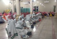 Karang Taruna, BMI dan Yayasan Sahabat Muslim Gelar Doa untuk Palestina FOTO: Pengurus Karang Taruna Kecamatan Ujung Tanah bekerjasama dengan Brigade Muslim Indonesia (BMI) Sulawesi Selatan dan Yayasan Sahabat Muslim menggelar Silaturahmi Akbar dan Doa Bersama Untuk Palestina, di Masjid Nurul Iman, Jalan Barukang, Kota Makassar, pada Sabtu malam (06/7/2024).
