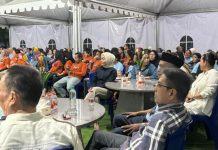 Ratusan Warga Tallo Komunitas Siger, ‘Sigappana Gegerena’ Datangi Posko Rudal FOTO: Komunitas Siger, 'Sigappana Gegerena' saat bersama bakal calon wali kota Makassar.