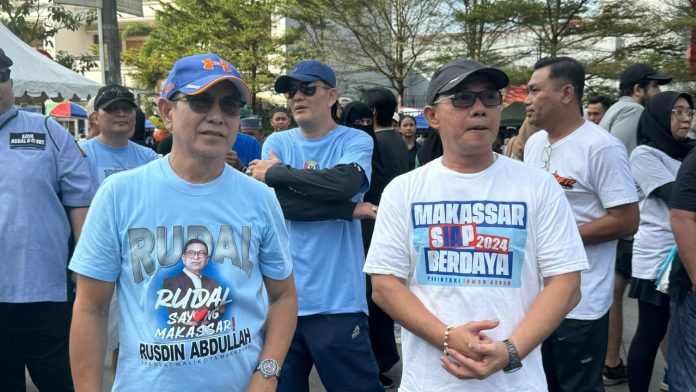 FOTO: Rusdin Abdullah dan Irwan Adnan saat berada di kawasan car free day Panakukang, Makassar. Minggu (7/7/2024).