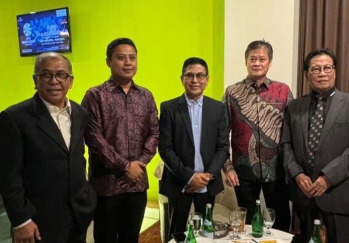 FOTO: Iwan Aras, Ilham Arief Sirajuddin (IAS) dan Rusdin Abdullah (Rudal) dan Raymond Arfandy bertemu di dalam satu ruangan.