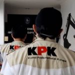Usai OTT di Kantor Imigrasi Jakbar, KPK Cari Wamen Impas ILUSTRASI: Penyidik KPK saat melakukan penggeledahan