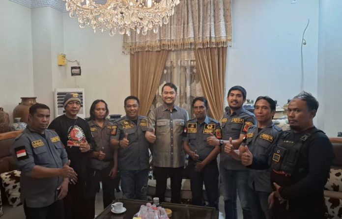 FOTO: Ketua DPD GBNN, Andi Baso Fadli Husain menemui eks bupati Sinjai Andi Seto Asapa