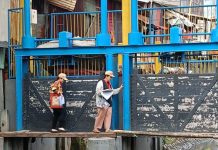 Jelang Pilkada 2024, KPU Ingatkan Coklit Berakhir di 27 Juli FOTO: Petugas Pemutakhiran Data Pemilih (Pantarlih) kota Makassar saat melakukan pendataan pemilih dikawasan padat penduduk di kota Makassar. (Dok. KPU Makassar)