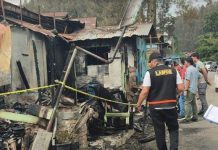 Mantan Ketua AMPI Otak Pelaku Pembakaran Rumah Wartawan di Kabupaten Karo Sumut FOTO: Tim Labfor Polda Sumut lakukan olah TKP di rumah Sempurna Pasaribu yang terbakar, Kamis (27/6/2024) lalu. (Properti Tribun Medan/Muhammad Nasrul)