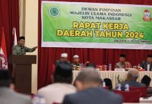 Hadiri Raker MUI, DP: Jagai Anakta, Peran Alim Ulama sangat Dibutuhkan Menjaga Kota Makassar FOTO: Wali Kota Makassar Moh Ramdhan Pomanto atau 'Danny Pomanto' menghadiri rapat kerja Dewan Pengurus, Majelis Ulama Indonesia (MUI) Kota Makassar di hotel Hotel Marina. Sabtu (13/7). (Dok. Danny Pomanto via Facebook)