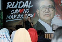 Dihadapan Ratusan Relawan Rappocini, Rudal: Apapun Etnisnya Kalau Tinggal di Kota ini, Dia Orang Makassar FOTO: Rusdin Abdullah bakal calon wali kota Makassar saat menyampaikan pesannya dihadapan ratusan relawan Rudal Kecamatan Rappocini, Makassar.