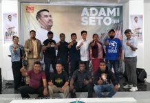 Dapat Dukung dari Diaspora NTT, Illank Rajab: ini Energi Baru Bagi ASA FOTO: Tokoh masyarakat Diaspora NTT saat berkunjung ke posko pemenangan Andi Seto Asapa (ASA) di Jalan Sungai Sadang, Makassar, Jumat malam tadi. (19/7)