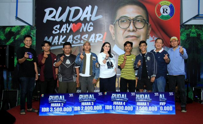 FOTO: Para pemenang turnamen Rudal Mobile Legends Compotitions 2024.