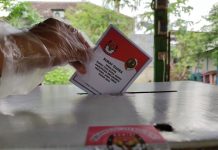 Bila Kotak Kosong Menang, Kemendagri Menugaskan Pj Gubernur Selama 1 Periode, ini Penjelasannya ILUSTRASI: Pencoblosan di Tempat Pemungutan Suara atau TPS. (Shutterstock/livyah08)