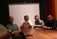 Alumni Lemhanas Siap Maju di Musda HIPMI Sulsel September Mendatang FOTO: Andi Muhammad Karaka Kilat, ST (Tengah Baju Putih) saat menggelar keterangan pers jelang Musda HIPMI Sulsel ke XVI di Tana Mera Coffee Indonesia, Jalan AP Pettarani, Makassar. Sabtu (27/7)