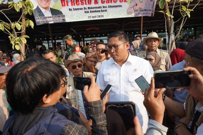 FOTO: Wakil Menteri Pertanian (Wamentan), Sudaryono saat diwawancarai awak media. (Humas Kementan)