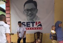 Video Viral Kadinkes Hadiri Imunisasi Anak ada APK Bacalon Bupati Bantaeng FOTO: Hasil tangkap layar dari video viral di platform media sosial.