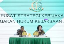 Studi Banding Pengelolaan Jurnal Ilmiah Kejaksaan RI Gelar PROLEV di Kejati Sulsel FOTO: Kanan Kepala Pusat Strategi Kebijakan Penegakan Hukum Kejaksaan Agung RI, Dr. Tanti Adriani Manurung, SH., MH. Didampingi Kepala Bidang Strategi Kebijakan Politik Hukum, Pemerintahan, dan Pembangunan Sumber Daya Manusia pada Pusat Strategi Kebijakan Penegakan Hukum Kejaksaan Agung RI, Haryono, S.H., M.H.