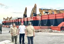 Ribuan Excavator Milik Haji Isam Tiba di Merauke FOTO: Ribuan pesanan excavator Andi Syamsudin Arsyad alias Haji Isam dari China, tiba di Distrik Ilwayab Wanam, Kabupaten Merauke, Provinsi Papua Selatan, Senin 29 Juli 2024. (Istimewa)