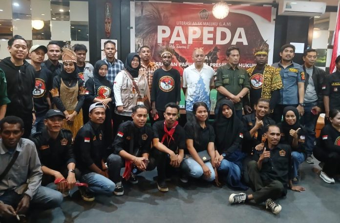 FOTO: Peserta diskusi PAPEDA 'Papua Perlu Damai jilid II'. Kegiatan itu digelar di Cafe Pelangi Botolempangan kota Makassar, Sulawesi Selatan. Jumat (3/08/2024).