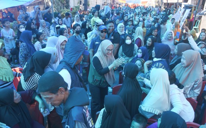 FOTO: Andi Seto dan Rezki mendengar aspirasi warga ke Utara Kota Makassar di Kelurahan Rappokalling, Kecamatan Tallo, Sabtu (10/8/2024).