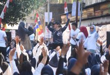 Adami Rezki di Maricaya Senam Bareng Emak emak FOTO: Bakal calon Wakil Wali Kota Makassar, Rezki Mulfiati Lutfi terus mendekatkan diri ke masyarakat dengan mengikuti Senam Sehati, Jl Domba, Kelurahan Maricaya, Kecamatan Makassar, Minggu (11/8/2024) pagi.