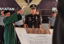 Pelantikan & Pengambilan Sumpah Pejabat Fungsional, Karutan Barru: Tanamkan Integritas dan Profesionalitas FOTO: Pelantikan dan Pengambilan Sumpah Jabatan Fungsional Pengamanan Pemasyarakatan Ahli Pertama di Lingkungan Rumah Tahanan Negara Kelas IIB Barru, Rabu (14/08).