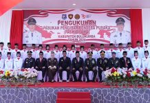 Bupati Andi Utta Kukuhkan Paskibraka Bulukumba FOTO: Bupati Bulukumba Andi Muchtar Ali Yusuf mengukuhkan 72 Pasukan Pengibar Bendera Duplikat Pusaka (Paskibraka) di halaman rumah jabatan (Rujab) Bupati Bulukumba, Kamis, 15 Agustus 2024.