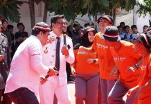 271 Napi Lapas Bulukumba Dapat Remisi Kemerdekaan FOTO: Wakil bupati bulukumba Andi Eddy Manaf saat menghibur narapidana yang mendekam di Lapas Kelas IIa Bulukumba.