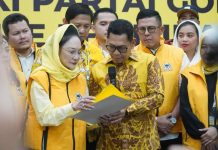 Dari 2 Bakal Calon Ketum Golkar, Hanya Bahlil yang Penuhi Syarat FOTO: Dewan Pimpinan Pusat (DPP) Partai Golongan Karya (Golkar) bersama jajaran Steering Committee (SC) Rapimnas dan Munas XI Partai Golkar, telah menerima berkas pendaftaran bakal calon Ketua Umum Partai Golkar untuk periode 2024-2029.