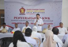 Seto Rezki Kantongi Rekomendasi B1KWK dari Partai Gerindra dan NasDem FOTO: Ketua DPC Partai Gerindra Makassar Eric Horas kemudian diserahkan kepada Andi Seto Asapa, di Posko Pemenangan Sehati, Jl AP Pettarani, Senin (26/8/2024).