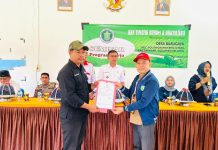 KKN STIE AMKOP Makassar Pengembangan Sektor BUMDes dan Wirausaha Berbasis Digitalisasi FOTO: Mahasiswa KKN Sekolah Tinggi Ilmu Ekonomi (STIE) AMKOP Makassar saat ini tengah menjalani proses pengabdian kepada masyarakat di Desa Barugaya, Rabu (28/8/2024).