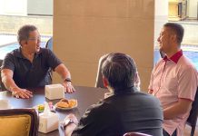 Rembuk Gagasan, BEM FH UMI Ucapkan Terimakasih ke Tokoh Pemuda Andi Seto FOTO: Rocky Gerung saat bersama tokoh Pemuda Sulsel, Andi Seto Asapa saat berada di kota Makassar