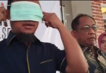 Dinilai Tak Beretika, Warga +62 Cibir ASS Saat Dirut RSUP Wahidin Beri Penjelasan Test Kesehatan FOTO: Hasil tangkap layar dari video viral (Sumber media sosial WhatsApp)