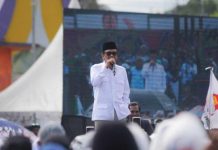 La Tinro La Tunrung Bikin Panik Lawan Saat Motivasi Tim Ucu-Iwan FOTO: Haji La Tinro La Tunrung.