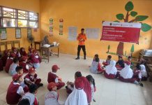 Kolaborasi Save The Children dan Celosia Marennu Inisiasi Sekolah Tangguh Bencana di Luwu Utara FOTO: Kegiatan pelatihan Satuan Pendidikan Aman Bencana (SPAB) di Desa Putemata, Kecamatan Malangke, Kabupaten Luwu Utara.